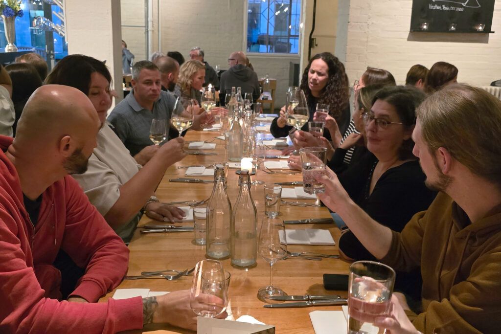 Team Oetterli AG beim Abendessen im Restaurant Lagerhaus in St. Gallen